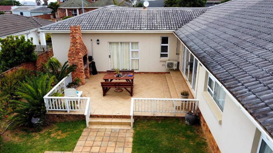 6 Bedroom Property for Sale in Kidds Beach Eastern Cape